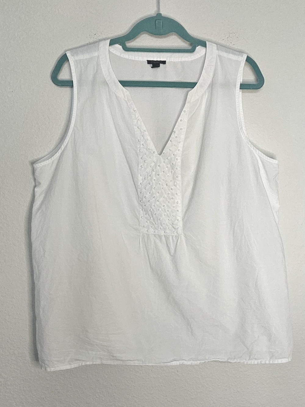 Ann Taylor White Sleeveless V-Neck Embroidered Tank